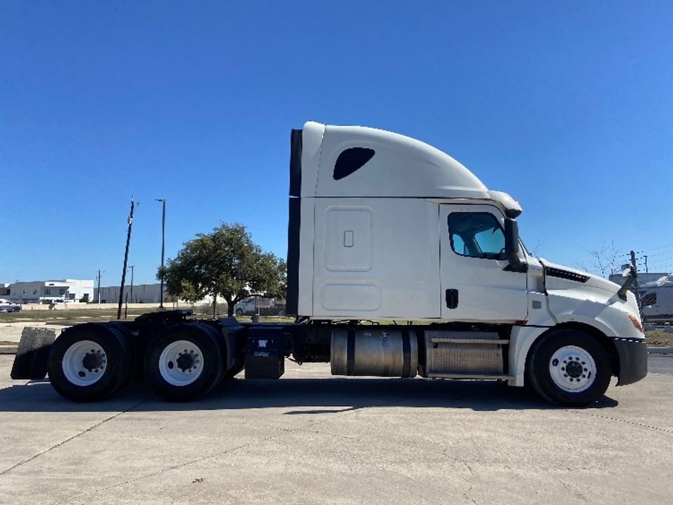 Sleeper Tractor-Heavy Duty Tractors-Freightliner-2020-T12664ST-San Antonio-TX-398,249\n\t\tmiles-$ 63,500 - Image 8