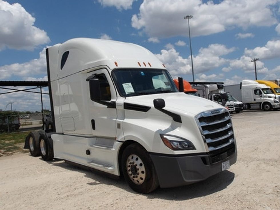 Sleeper Tractor-Heavy Duty Tractors-Freightliner-2020-T12664ST-San Antonio-TX-511,558\n\t\tmiles-$ 59,500 - Image 1