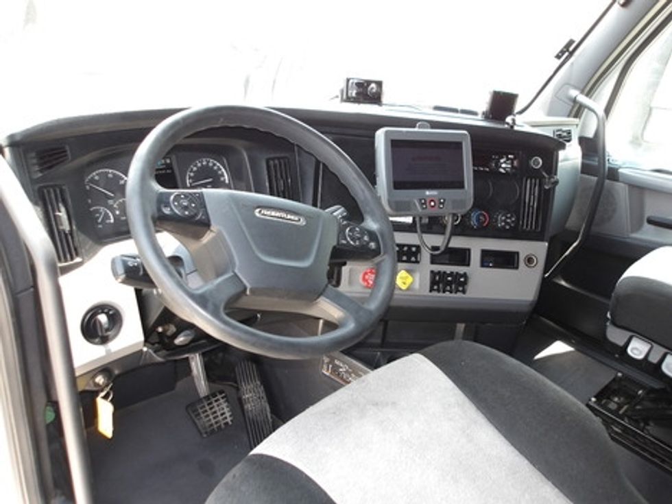 Sleeper Tractor-Heavy Duty Tractors-Freightliner-2020-T12664ST-San Antonio-TX-511,558\n\t\tmiles-$ 59,500 - Image 12