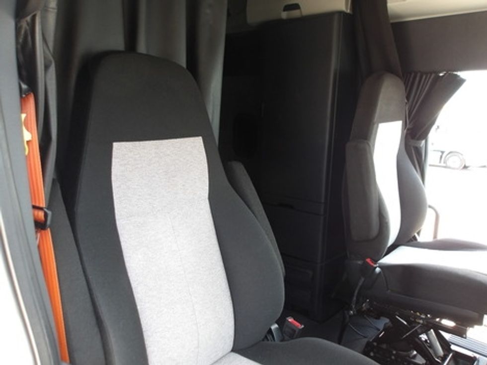 Sleeper Tractor-Heavy Duty Tractors-Freightliner-2020-T12664ST-San Antonio-TX-511,558\n\t\tmiles-$ 59,500 - Image 14