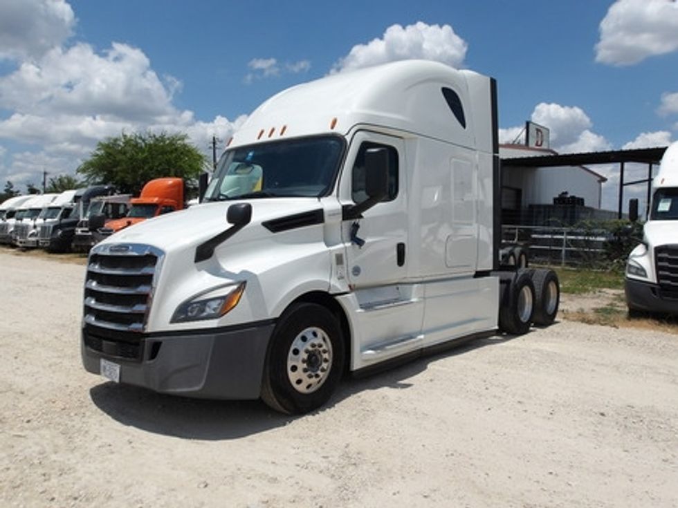 Sleeper Tractor-Heavy Duty Tractors-Freightliner-2020-T12664ST-San Antonio-TX-511,558\n\t\tmiles-$ 59,500 - Image 3