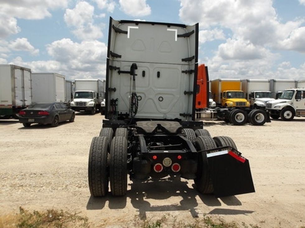 Sleeper Tractor-Heavy Duty Tractors-Freightliner-2020-T12664ST-San Antonio-TX-511,558\n\t\tmiles-$ 59,500 - Image 5