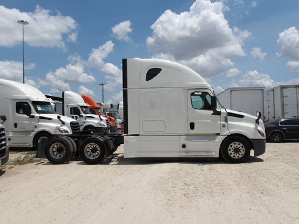 Sleeper Tractor-Heavy Duty Tractors-Freightliner-2020-T12664ST-San Antonio-TX-511,558\n\t\tmiles-$ 59,500 - Image 6