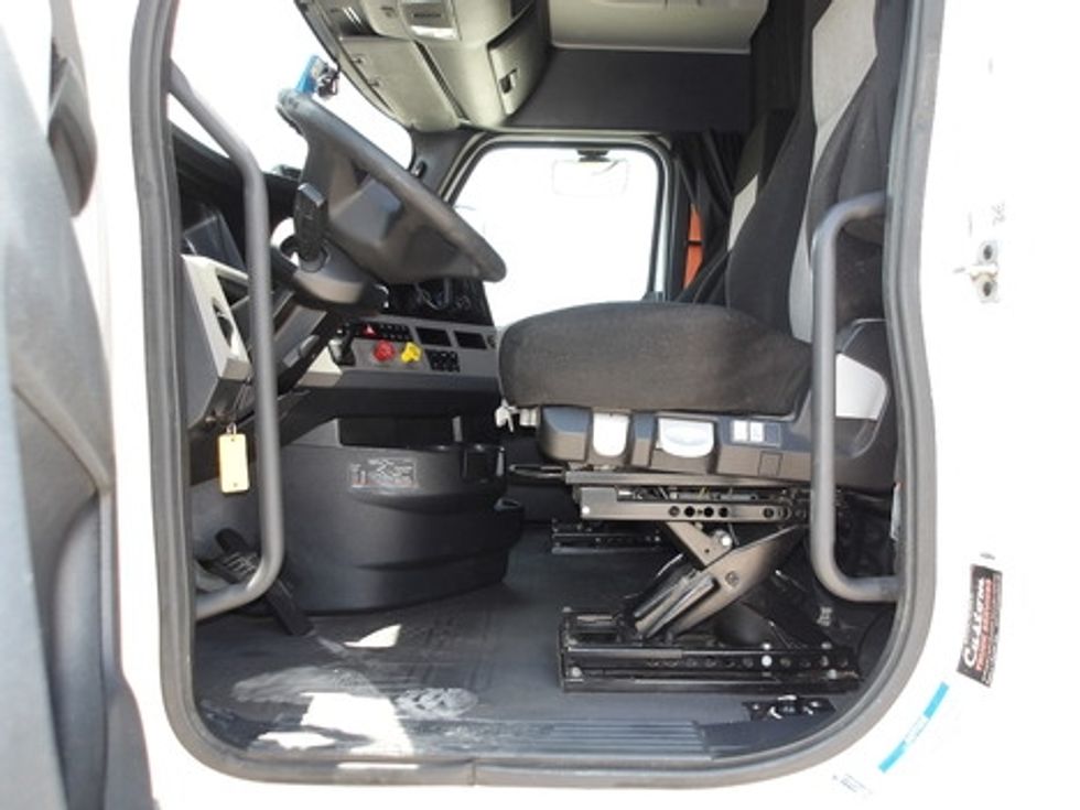 Sleeper Tractor-Heavy Duty Tractors-Freightliner-2020-T12664ST-San Antonio-TX-511,558\n\t\tmiles-$ 59,500 - Image 9