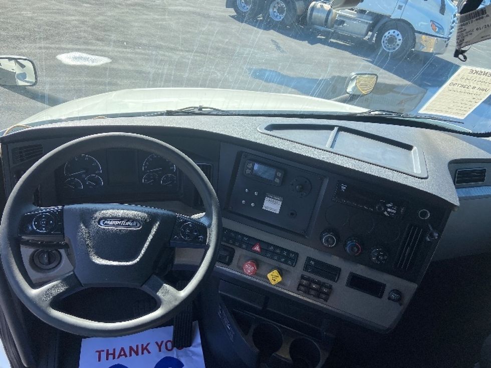 Sleeper Tractor-Heavy Duty Tractors-Freightliner-2020-T12664ST-San Antonio-TX-554,544\n\t\tmiles-$ 60,250 - Image 11