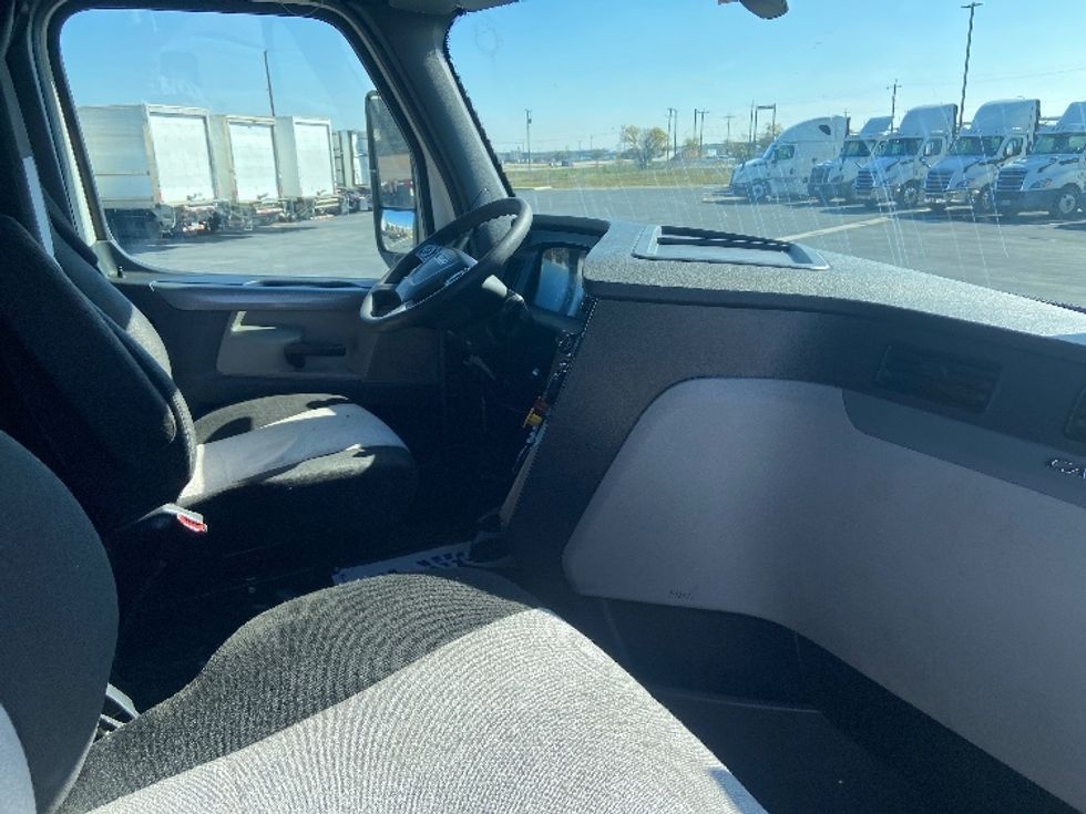 Sleeper Tractor-Heavy Duty Tractors-Freightliner-2020-T12664ST-San Antonio-TX-554,544\n\t\tmiles-$ 60,250 - Image 15