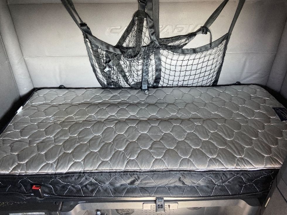 Sleeper Tractor-Heavy Duty Tractors-Freightliner-2020-T12664ST-San Antonio-TX-554,544\n\t\tmiles-$ 60,250 - Image 17