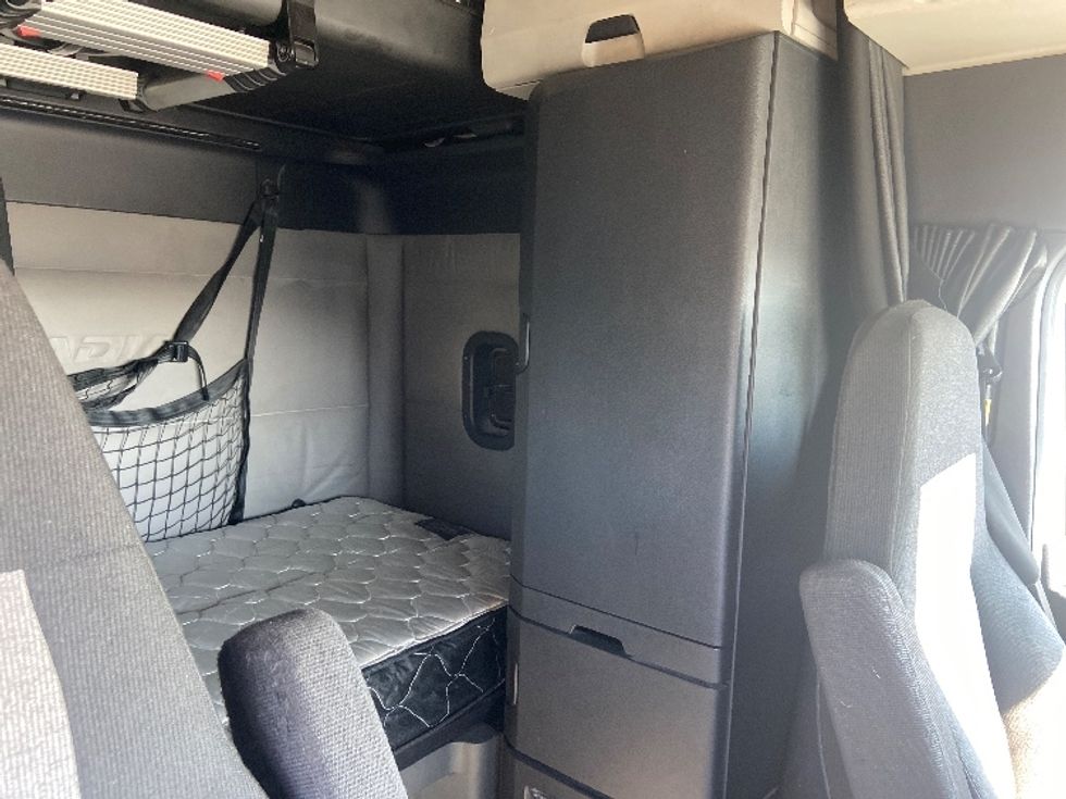 Sleeper Tractor-Heavy Duty Tractors-Freightliner-2020-T12664ST-San Antonio-TX-554,544\n\t\tmiles-$ 60,250 - Image 18