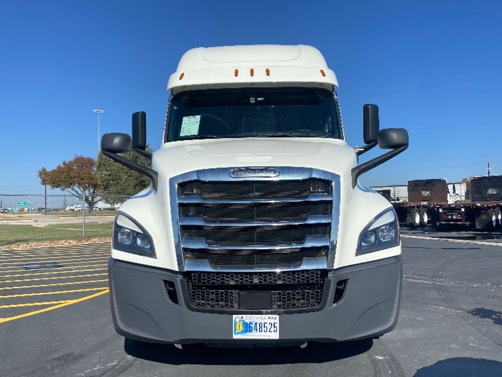 Sleeper Tractor-Heavy Duty Tractors-Freightliner-2020-T12664ST-San Antonio-TX-554,544\n\t\tmiles-$ 60,250 - Image 2