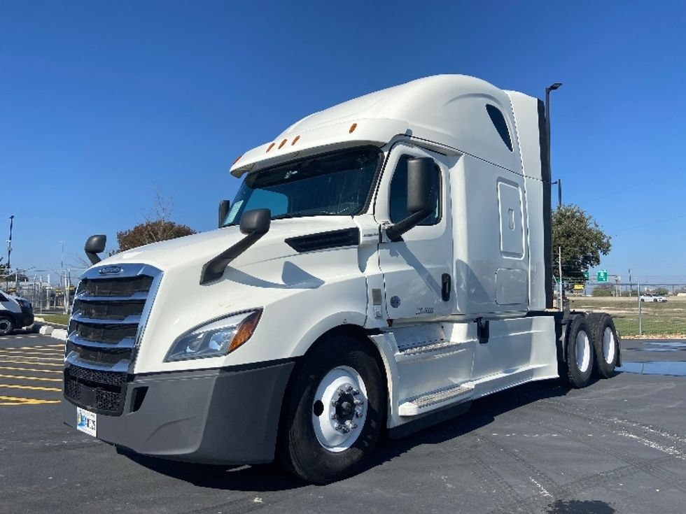 Sleeper Tractor-Heavy Duty Tractors-Freightliner-2020-T12664ST-San Antonio-TX-554,544\n\t\tmiles-$ 60,250 - Image 3