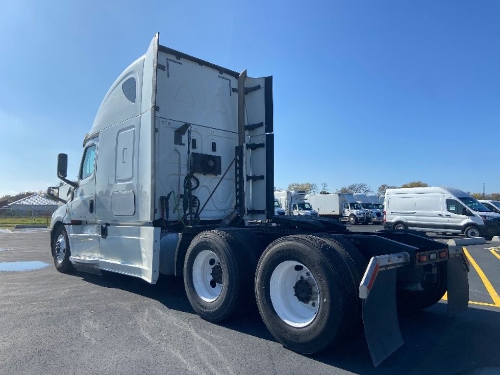 Sleeper Tractor-Heavy Duty Tractors-Freightliner-2020-T12664ST-San Antonio-TX-554,544\n\t\tmiles-$ 60,250 - Image 5