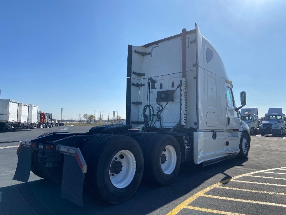 Sleeper Tractor-Heavy Duty Tractors-Freightliner-2020-T12664ST-San Antonio-TX-554,544\n\t\tmiles-$ 60,250 - Image 7