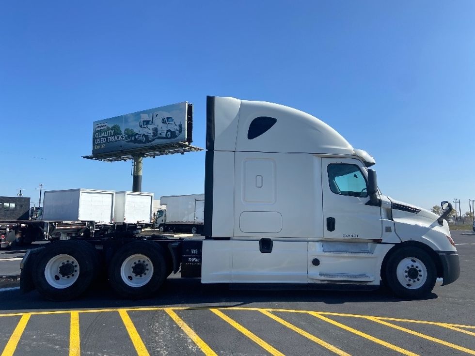 Sleeper Tractor-Heavy Duty Tractors-Freightliner-2020-T12664ST-San Antonio-TX-554,544\n\t\tmiles-$ 60,250 - Image 8