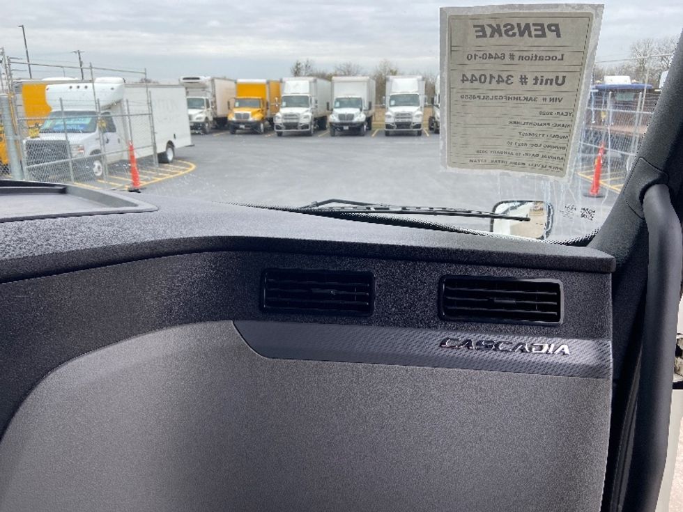 Sleeper Tractor-Heavy Duty Tractors-Freightliner-2020-T12664ST-San Antonio-TX-639,717\n\t\tmiles-$ 51,500 - Image 14