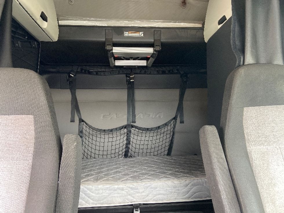 Sleeper Tractor-Heavy Duty Tractors-Freightliner-2020-T12664ST-San Antonio-TX-639,717\n\t\tmiles-$ 51,500 - Image 16