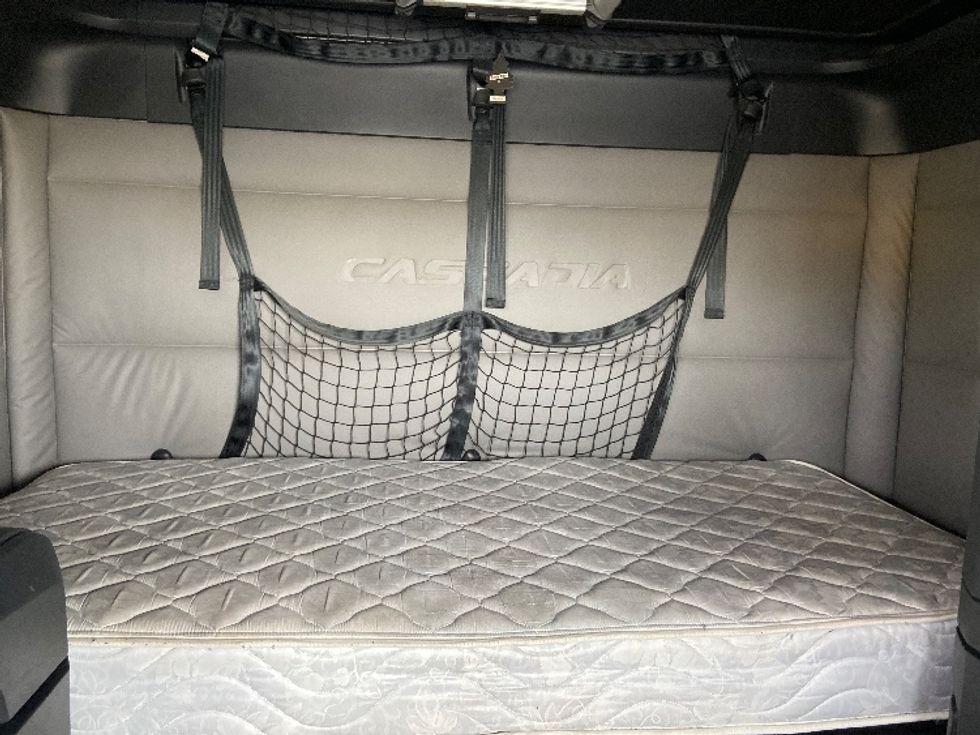 Sleeper Tractor-Heavy Duty Tractors-Freightliner-2020-T12664ST-San Antonio-TX-639,717\n\t\tmiles-$ 51,500 - Image 17