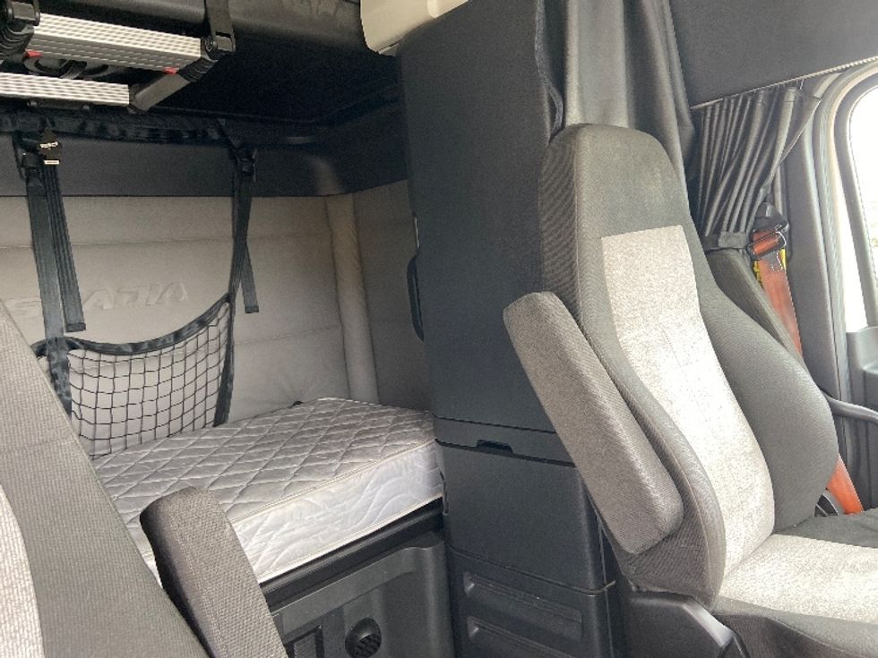 Sleeper Tractor-Heavy Duty Tractors-Freightliner-2020-T12664ST-San Antonio-TX-639,717\n\t\tmiles-$ 51,500 - Image 18