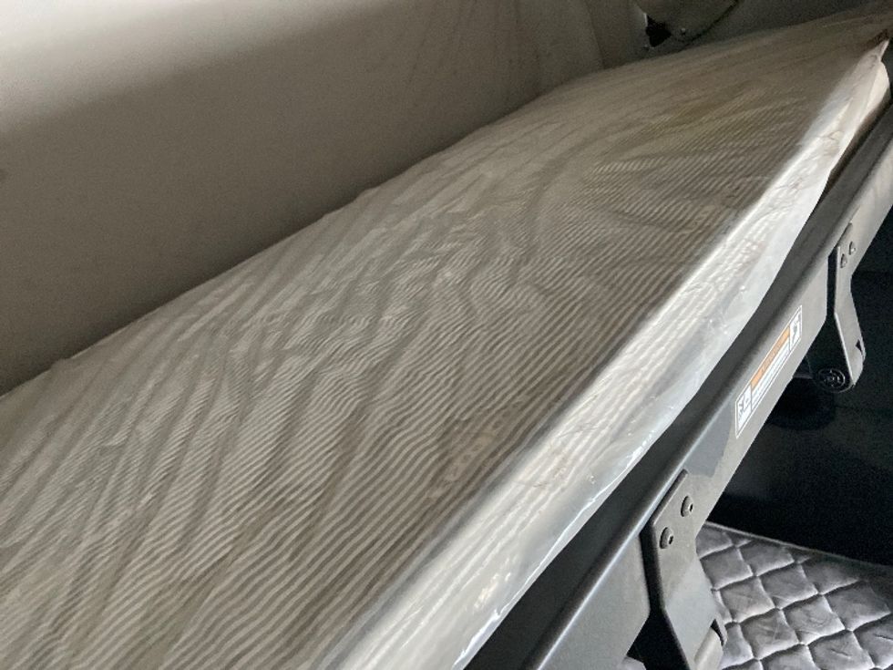 Sleeper Tractor-Heavy Duty Tractors-Freightliner-2020-T12664ST-San Antonio-TX-639,717\n\t\tmiles-$ 51,500 - Image 22