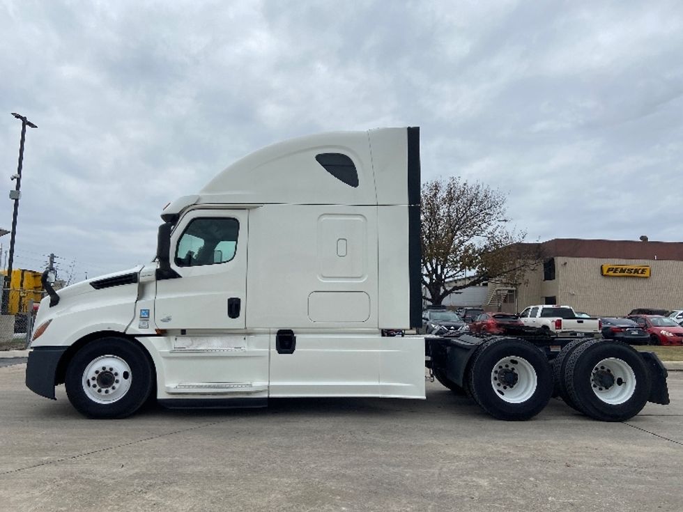 Sleeper Tractor-Heavy Duty Tractors-Freightliner-2020-T12664ST-San Antonio-TX-639,717\n\t\tmiles-$ 51,500 - Image 4