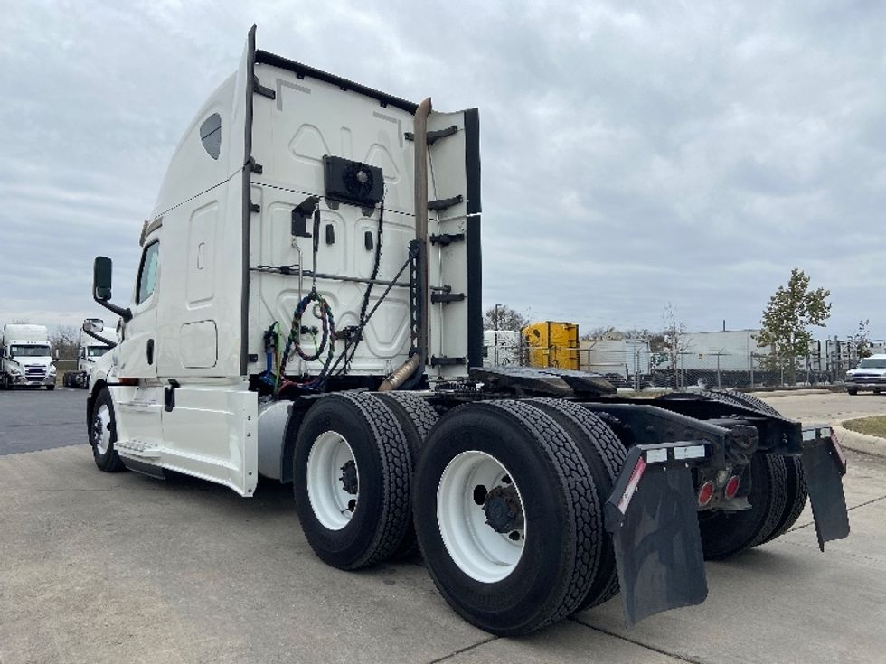 Sleeper Tractor-Heavy Duty Tractors-Freightliner-2020-T12664ST-San Antonio-TX-639,717\n\t\tmiles-$ 51,500 - Image 5