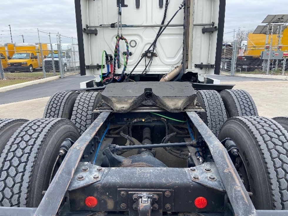 Sleeper Tractor-Heavy Duty Tractors-Freightliner-2020-T12664ST-San Antonio-TX-639,717\n\t\tmiles-$ 51,500 - Image 6