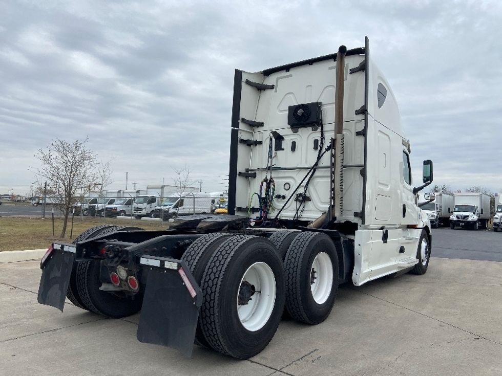Sleeper Tractor-Heavy Duty Tractors-Freightliner-2020-T12664ST-San Antonio-TX-639,717\n\t\tmiles-$ 51,500 - Image 7