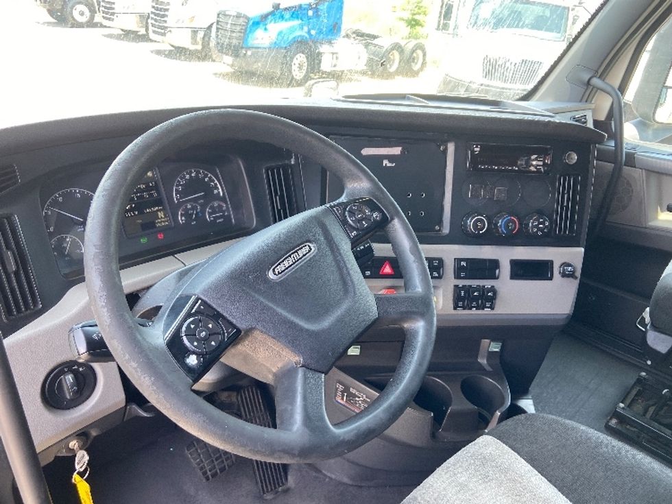 Sleeper Tractor-Heavy Duty Tractors-Freightliner-2020-T12664ST-San Antonio-TX-667,044\n\t\tmiles-$ 53,750 - Image 10