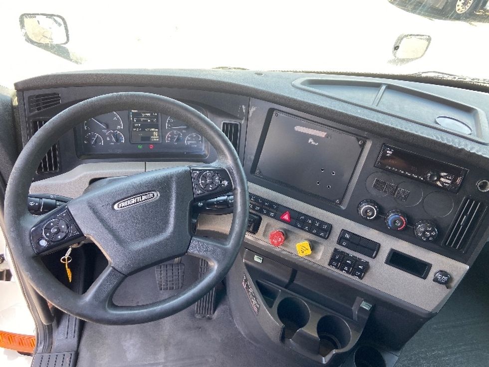 Sleeper Tractor-Heavy Duty Tractors-Freightliner-2020-T12664ST-San Antonio-TX-667,044\n\t\tmiles-$ 53,750 - Image 11