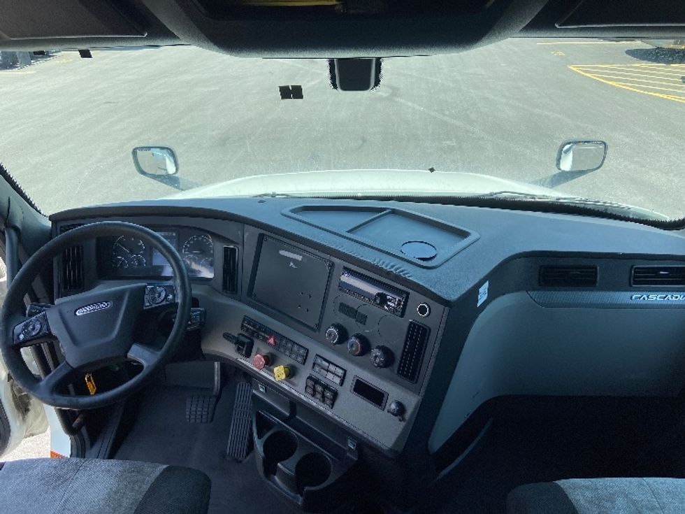 Sleeper Tractor-Heavy Duty Tractors-Freightliner-2020-T12664ST-San Antonio-TX-667,044\n\t\tmiles-$ 53,750 - Image 12