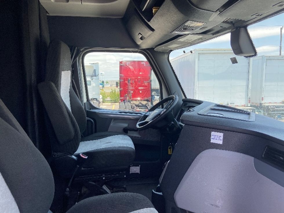 Sleeper Tractor-Heavy Duty Tractors-Freightliner-2020-T12664ST-San Antonio-TX-667,044\n\t\tmiles-$ 53,750 - Image 15