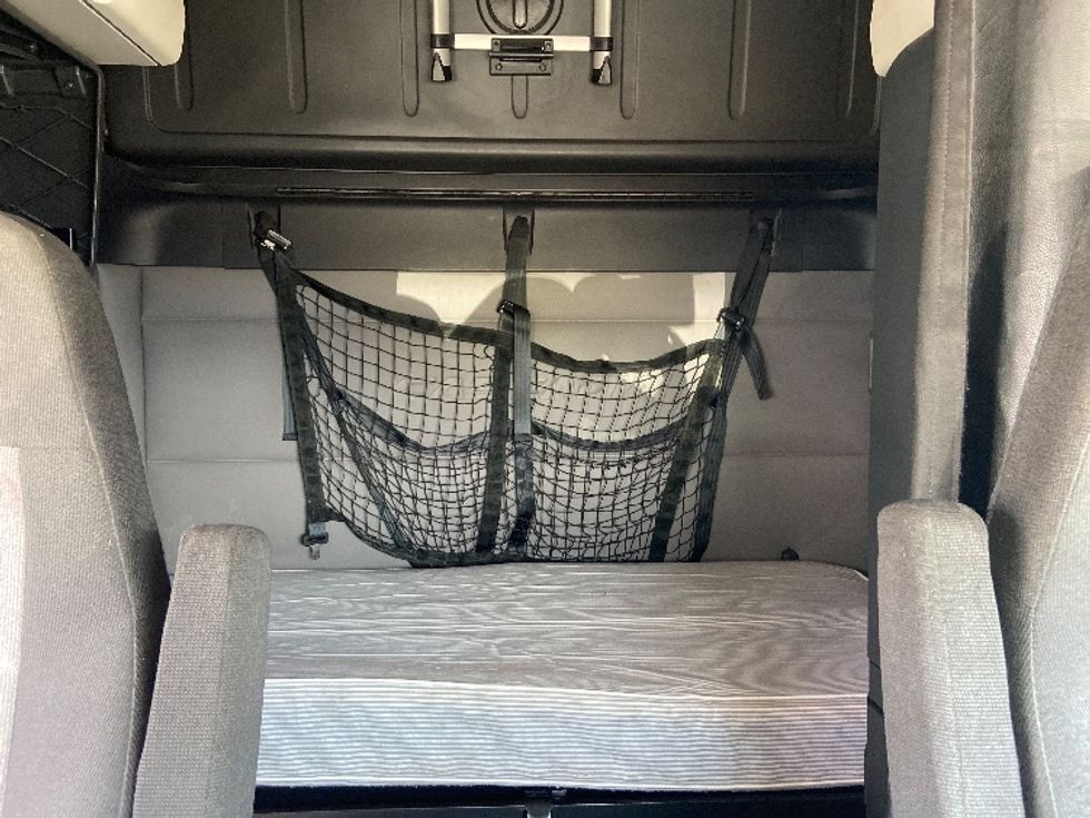 Sleeper Tractor-Heavy Duty Tractors-Freightliner-2020-T12664ST-San Antonio-TX-667,044\n\t\tmiles-$ 53,750 - Image 16