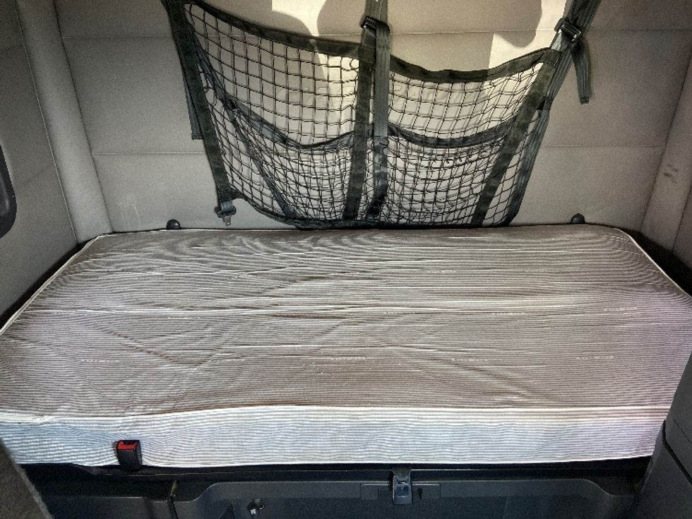 Sleeper Tractor-Heavy Duty Tractors-Freightliner-2020-T12664ST-San Antonio-TX-667,044\n\t\tmiles-$ 53,750 - Image 17