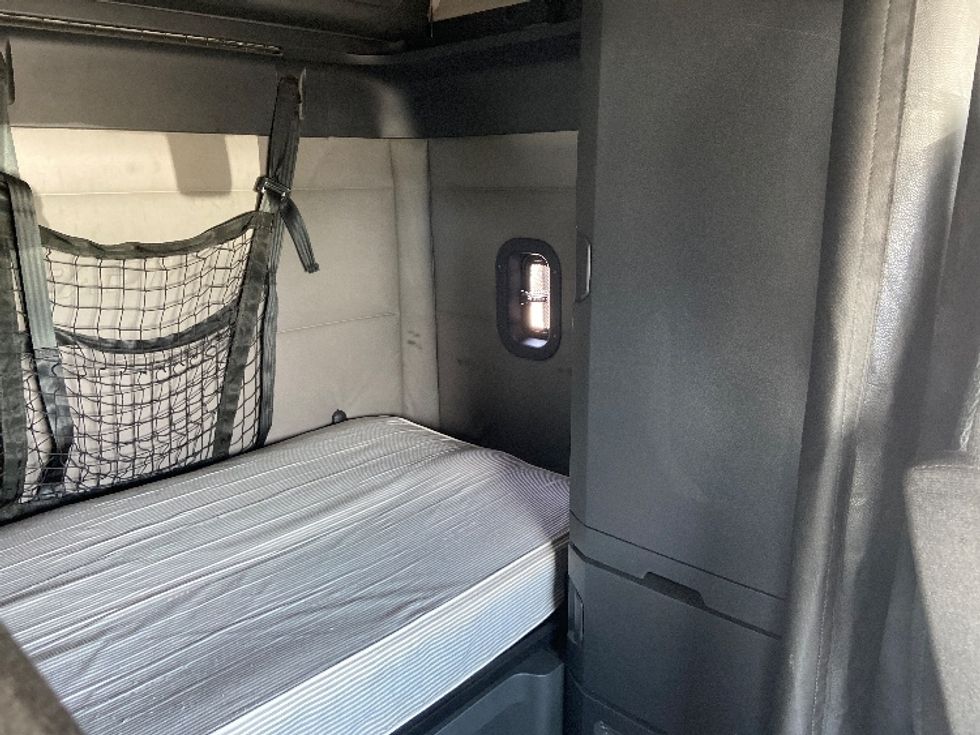 Sleeper Tractor-Heavy Duty Tractors-Freightliner-2020-T12664ST-San Antonio-TX-667,044\n\t\tmiles-$ 53,750 - Image 18