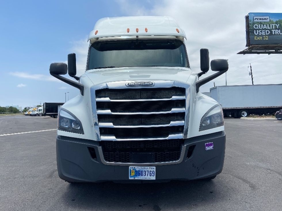 Sleeper Tractor-Heavy Duty Tractors-Freightliner-2020-T12664ST-San Antonio-TX-667,044\n\t\tmiles-$ 53,750 - Image 2