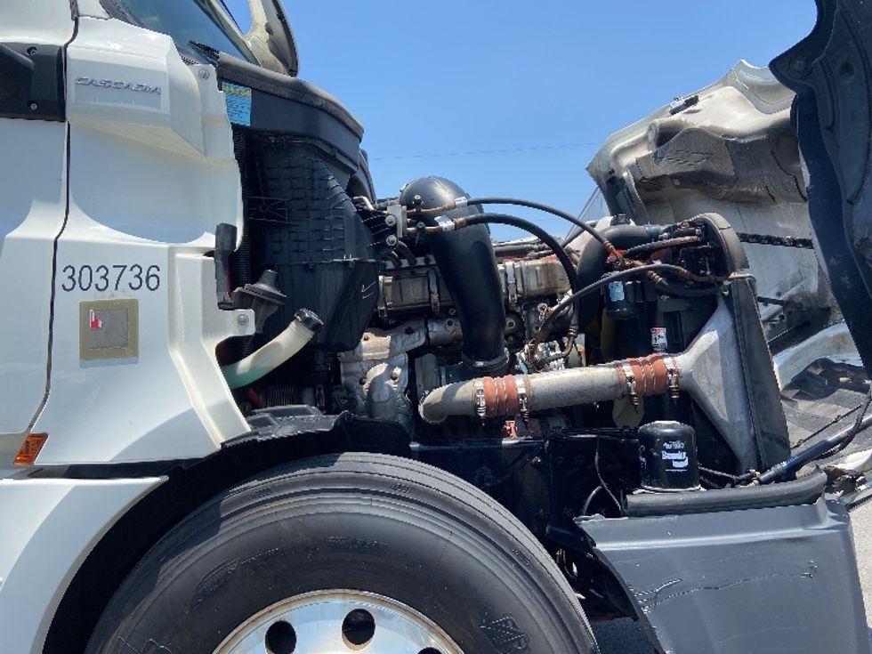 Sleeper Tractor-Heavy Duty Tractors-Freightliner-2020-T12664ST-San Antonio-TX-667,044\n\t\tmiles-$ 53,750 - Image 20