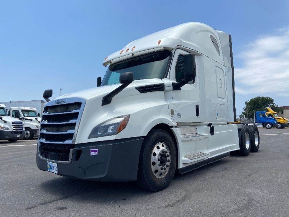 Sleeper Tractor-Heavy Duty Tractors-Freightliner-2020-T12664ST-San Antonio-TX-667,044\n\t\tmiles-$ 53,750 - Image 3