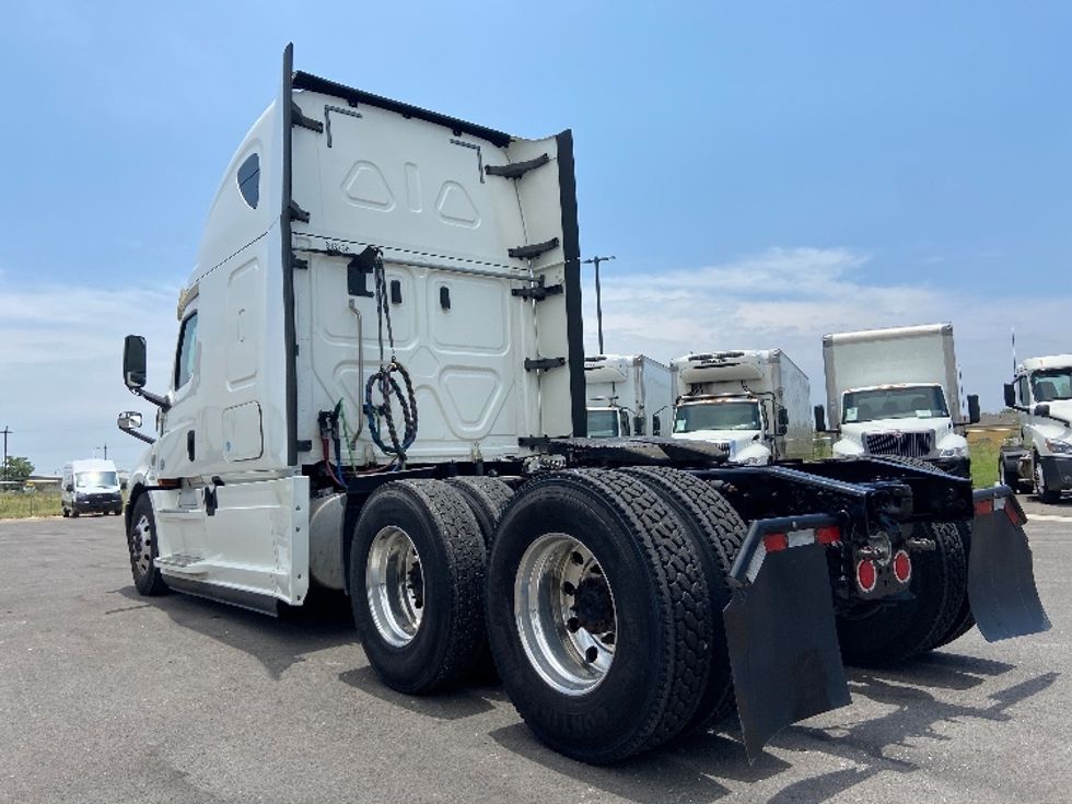 Sleeper Tractor-Heavy Duty Tractors-Freightliner-2020-T12664ST-San Antonio-TX-667,044\n\t\tmiles-$ 53,750 - Image 5