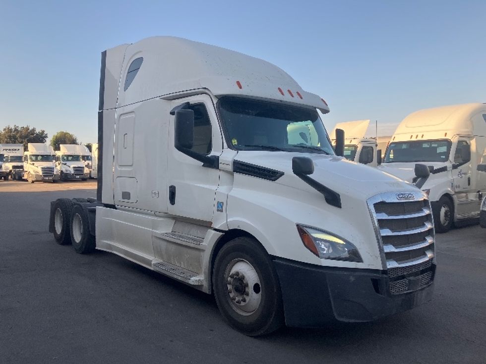 Sleeper Tractor-Heavy Duty Tractors-Freightliner-2020-T12664ST-San Diego-CA-662,907\n\t\tmiles-$ 55,250 - Image 1