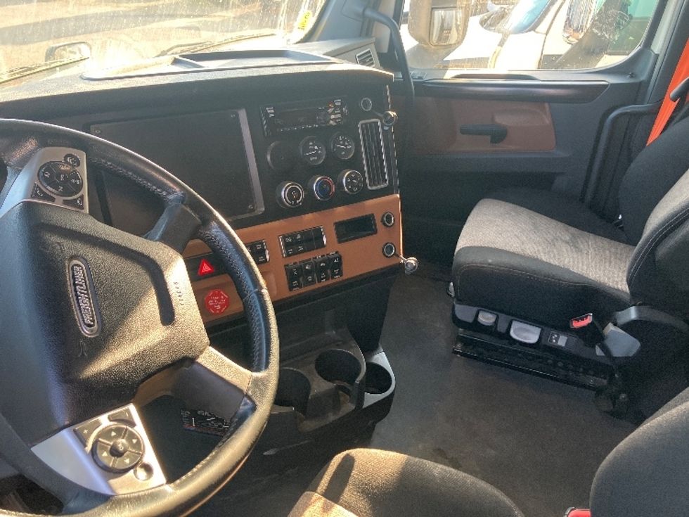 Sleeper Tractor-Heavy Duty Tractors-Freightliner-2020-T12664ST-San Diego-CA-662,907\n\t\tmiles-$ 55,250 - Image 10