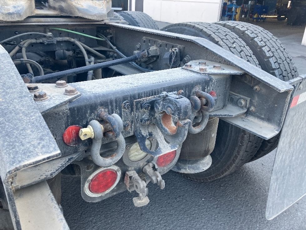 Sleeper Tractor-Heavy Duty Tractors-Freightliner-2020-T12664ST-San Diego-CA-662,907\n\t\tmiles-$ 55,250 - Image 22