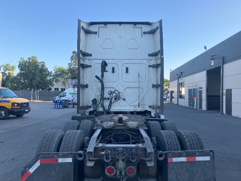Sleeper Tractor-Heavy Duty Tractors-Freightliner-2020-T12664ST-San Diego-CA-662,907\n\t\tmiles-$ 55,250 - Image 6