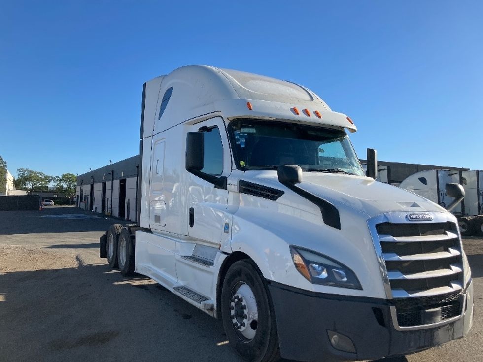Sleeper Tractor-Heavy Duty Tractors-Freightliner-2020-T12664ST-San Diego-CA-712,547\n\t\tmiles-$ 51,250 - Image 1