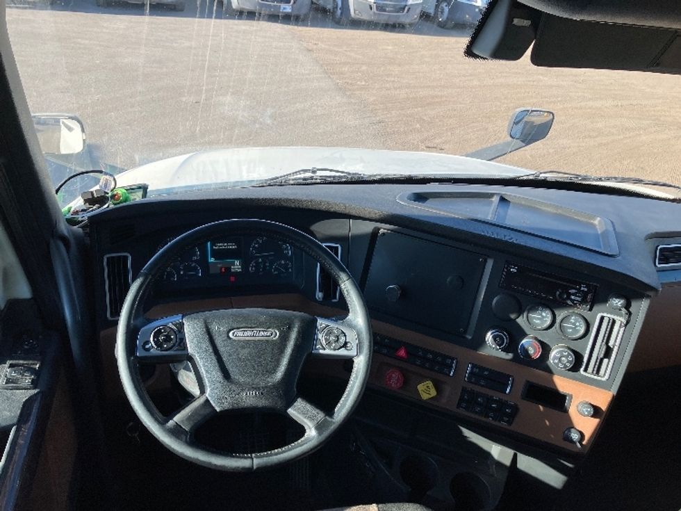 Sleeper Tractor-Heavy Duty Tractors-Freightliner-2020-T12664ST-San Diego-CA-712,547\n\t\tmiles-$ 51,250 - Image 10