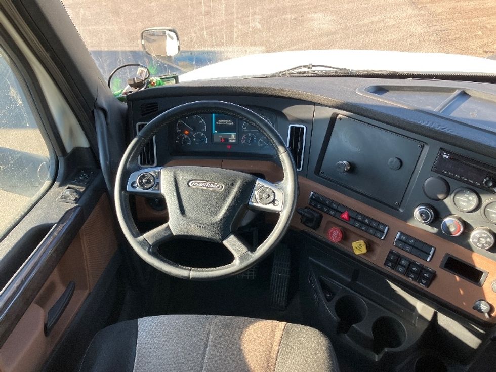 Sleeper Tractor-Heavy Duty Tractors-Freightliner-2020-T12664ST-San Diego-CA-712,547\n\t\tmiles-$ 51,250 - Image 11