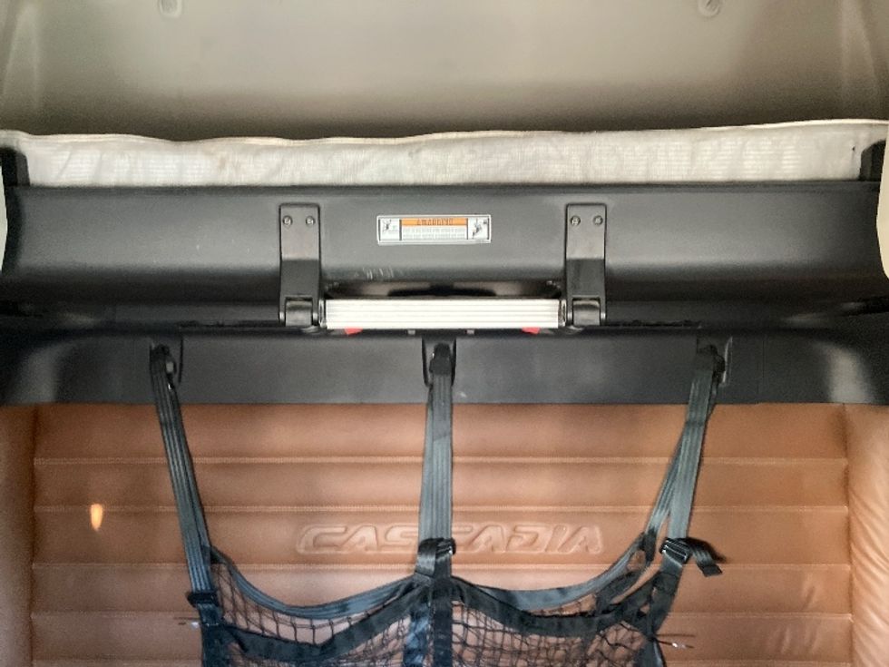 Sleeper Tractor-Heavy Duty Tractors-Freightliner-2020-T12664ST-San Diego-CA-712,547\n\t\tmiles-$ 51,250 - Image 17