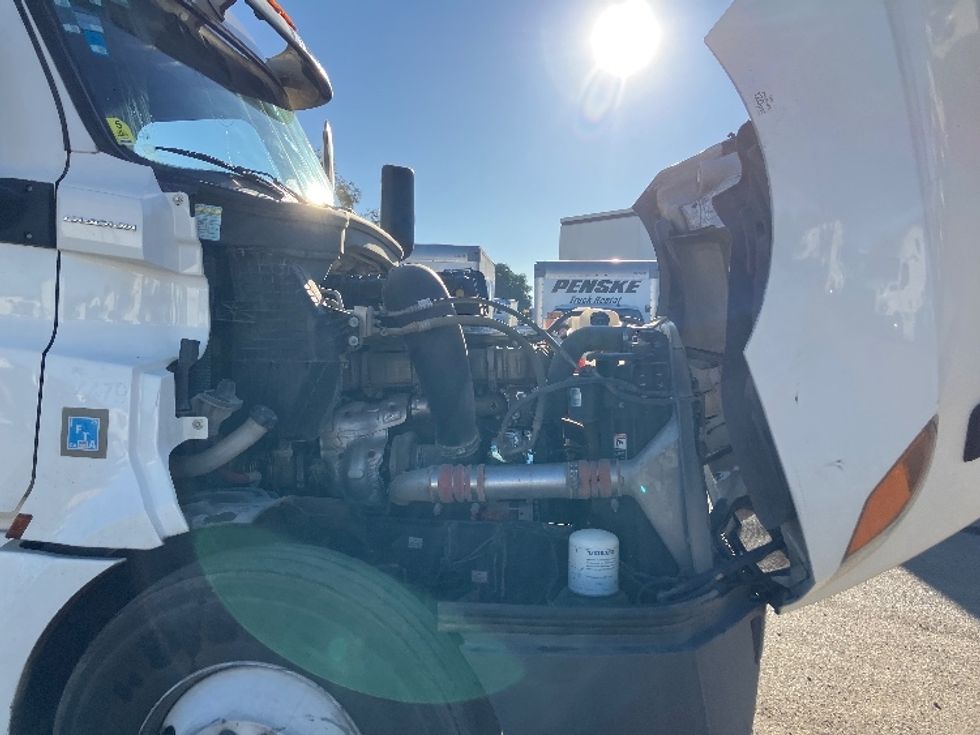 Sleeper Tractor-Heavy Duty Tractors-Freightliner-2020-T12664ST-San Diego-CA-712,547\n\t\tmiles-$ 51,250 - Image 20