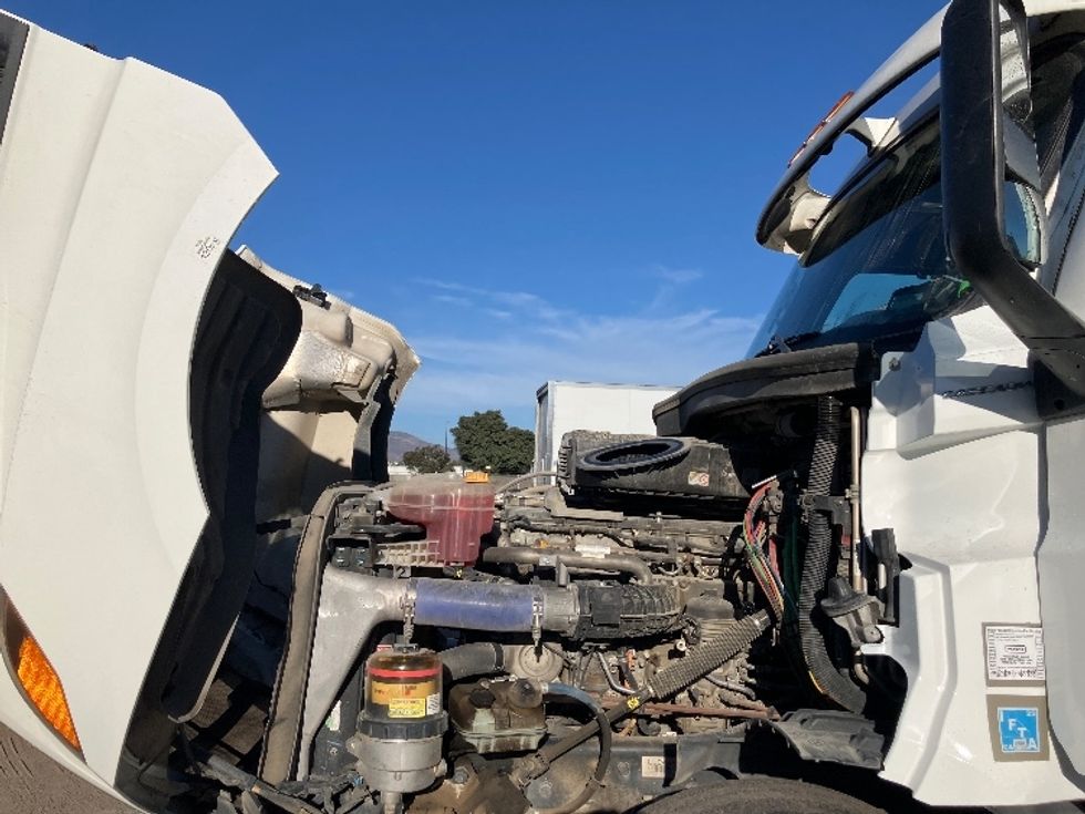 Sleeper Tractor-Heavy Duty Tractors-Freightliner-2020-T12664ST-San Diego-CA-712,547\n\t\tmiles-$ 51,250 - Image 21