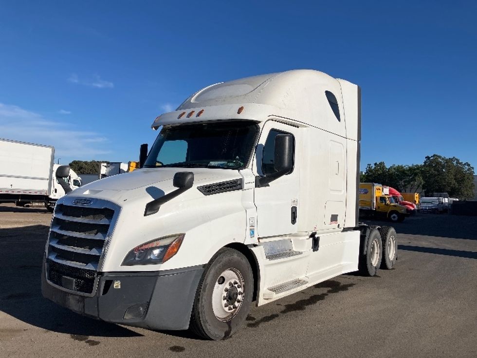Sleeper Tractor-Heavy Duty Tractors-Freightliner-2020-T12664ST-San Diego-CA-712,547\n\t\tmiles-$ 51,250 - Image 3