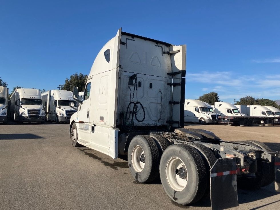 Sleeper Tractor-Heavy Duty Tractors-Freightliner-2020-T12664ST-San Diego-CA-712,547\n\t\tmiles-$ 51,250 - Image 5