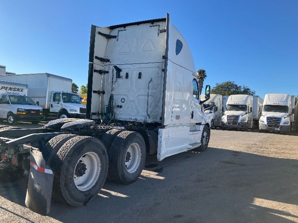 Sleeper Tractor-Heavy Duty Tractors-Freightliner-2020-T12664ST-San Diego-CA-712,547\n\t\tmiles-$ 51,250 - Image 7